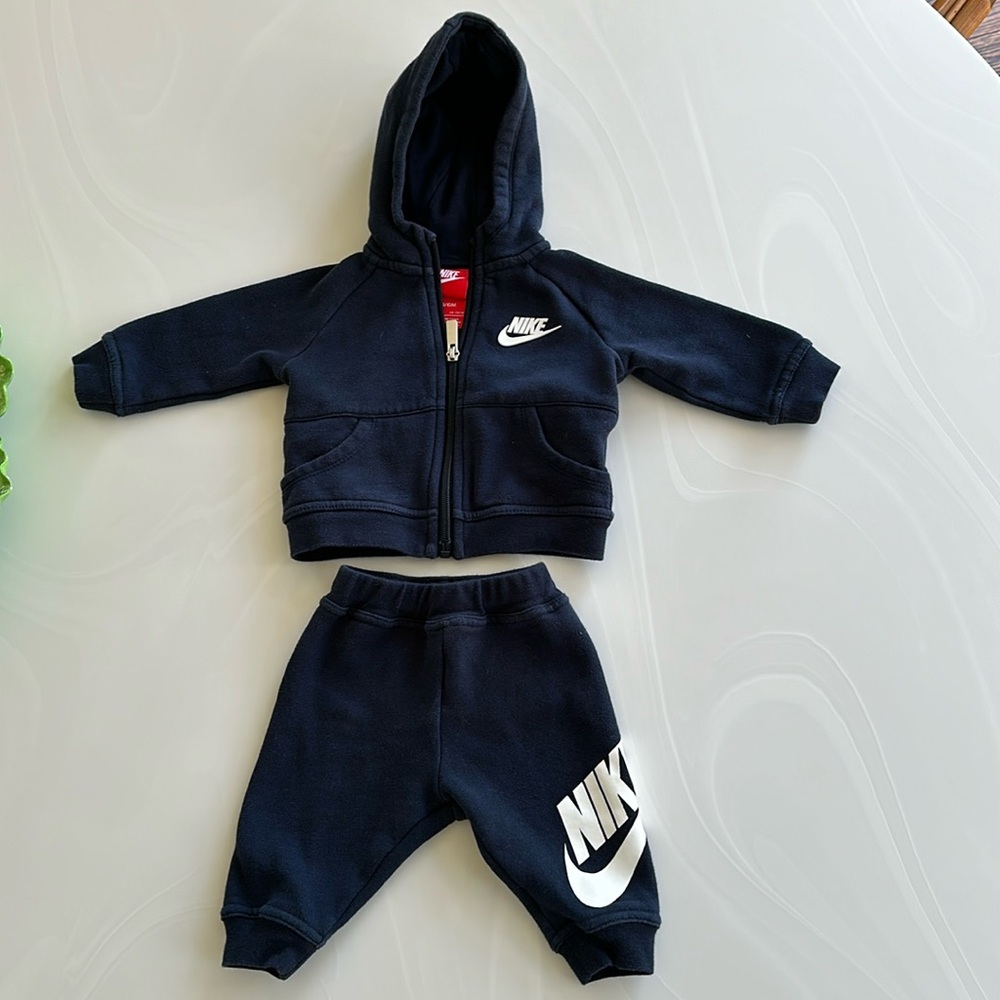 Nike BABY jogging set - size 0-6 Months
